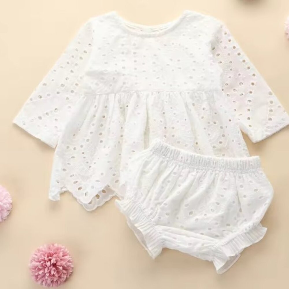 Set of long-sleeved dress and matching bloomers baby outfit in white